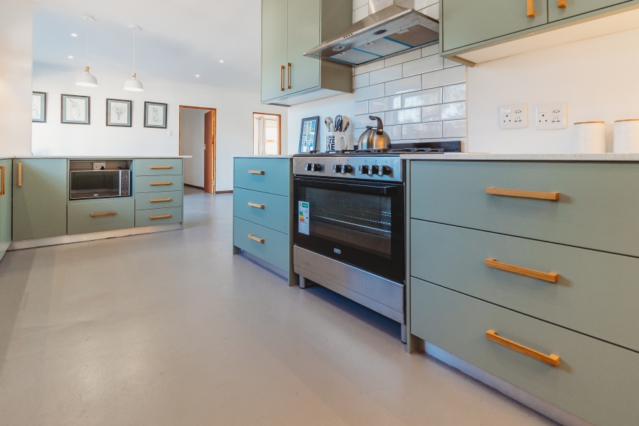 7 Bedroom Property for Sale in Loerie Park Western Cape